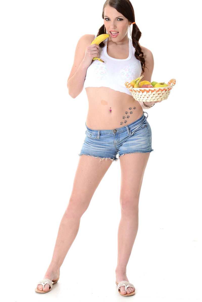 Кири, 23 года, 2 размер груди